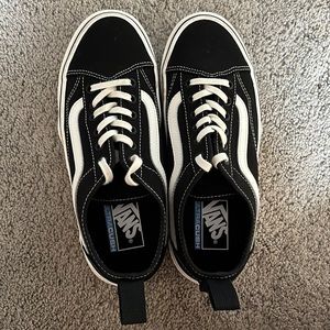 Woman’s platform ultra crush vans size 8.5 black and white
